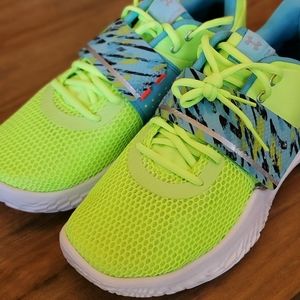 UNISEX UNDER ARMOUR FUTR X tenis ,size 10.5 light green
